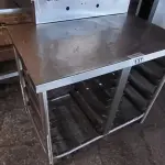 LOTE 137 - BANCADA DE INOX C/ SUPORTE P/ GAVETAS GN. (NO ESTADO, NÃO SABEMOS SE FUNCIONA. LEILÃO NÃO TEM GARANTIA E NEM DEVOLUÇÃO).
