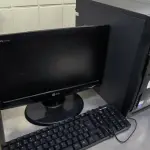 LOTE 047 - 1 COMPUTADOR (CPU,MONITOR E TECLADO). (NO ESTADO, NÃO SABEMOS SE FUNCIONA. LEILÃO NÃO TEM GARANTIA E NEM DEVOLUÇÃO).