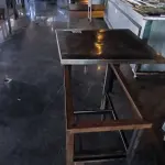 LOTE 178 - BANCADA DE FERRO E INOX. (NO ESTADO, NÃO SABEMOS SE FUNCIONA. LEILÃO NÃO TEM GARANTIA E NEM DEVOLUÇÃO).