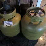 LOTE 130 - 2 BOTIJÃO DE GÁS. (NO ESTADO, NÃO SABEMOS SE FUNCIONA. LEILÃO NÃO TEM GARANTIA E NEM DEVOLUÇÃO). 
