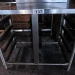 LOTE 137 - BANCADA DE INOX C/ SUPORTE P/ GAVETAS GN. (NO ESTADO, NÃO SABEMOS SE FUNCIONA. LEILÃO NÃO TEM GARANTIA E NEM DEVOLUÇÃO).
