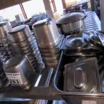 LOTE 283 - CUBAS GN GASTRONORME PEQUENAS COM TAMPA. (NO ESTADO, NÃO SABEMOS SE FUNCIONA. LEILÃO NÃO TEM GARANTIA E NEM DEVOLUÇÃO).