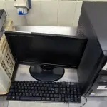LOTE 047 - 1 COMPUTADOR (CPU,MONITOR E TECLADO). (NO ESTADO, NÃO SABEMOS SE FUNCIONA. LEILÃO NÃO TEM GARANTIA E NEM DEVOLUÇÃO).