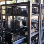 LOTE 209 - ESTANTE INOX. (NO ESTADO, NÃO SABEMOS SE FUNCIONA. LEILÃO NÃO TEM GARANTIA E NEM DEVOLUÇÃO).