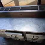 LOTE 108 - BALCÃO REFRIGERADO C/ 6 GAVETAS E CONDIMENTADORA. (NO ESTADO, NÃO SABEMOS SE FUNCIONA. LEILÃO NÃO TEM GARANTIA E NEM DEVOLUÇÃO).