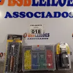 LOTE 018 - 01 KIT INTERCAMBIÁVEL MULTIFUNCIONAL, 01 KIT CHAVE TIPO CANIVETE E 01 KIT COM 300 BROCAS PARA MADEIRA/METAL E ALVENARIA. (NOVO) (NO ESTADO) ATENÇÃO! FAZER A VISITAÇÃO ANTES DE ARREMATAR, NÃO SABEMOS SE FUNCIONA. LEILÃO NÃO TEM GARANTIA E NEM DEVOLUÇÃO, SUJEITO A POSSÍVEIS AVARIAS VISÍVEIS/OCULTAS E/OU AUSÊNCIA DE COMPONENTES.