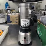 LOTE 083 - LIQUIDIFICADOR INDUSTRIAL PEQUENO. (NO ESTADO, NÃO SABEMOS SE FUNCIONA. LEILÃO NÃO TEM GARANTIA E NEM DEVOLUÇÃO).