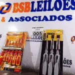 LOTE 005 - 01 KIT FENDA E PHILIPS 07 PEÇAS + CHAVE TESTE VDA E 01 KIT FORMÃO C/ CABO EMBORRACHADO MARCA PRO LINE. (NOVO) (NO ESTADO) ATENÇÃO! FAZER A VISITAÇÃO ANTES DE ARREMATAR, NÃO SABEMOS SE FUNCIONA. LEILÃO NÃO TEM GARANTIA E NEM DEVOLUÇÃO, SUJEITO A POSSÍVEIS AVARIAS VISÍVEIS/OCULTAS E/OU AUSÊNCIA DE COMPONENTES.