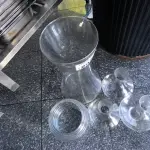 LOTE 292 - VIDROS DE DECORAÇÃO E 03 DECANTER DE VINHO. (NO ESTADO, NÃO SABEMOS SE FUNCIONA. LEILÃO NÃO TEM GARANTIA E NEM DEVOLUÇÃO).