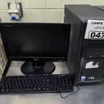 LOTE 047 - 1 COMPUTADOR (CPU,MONITOR E TECLADO). (NO ESTADO, NÃO SABEMOS SE FUNCIONA. LEILÃO NÃO TEM GARANTIA E NEM DEVOLUÇÃO).