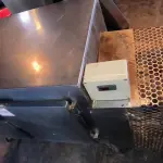 LOTE 133 - BALCÃO REFRIGERADO DUAS PORTAS. (NO ESTADO, NÃO SABEMOS SE FUNCIONA. LEILÃO NÃO TEM GARANTIA E NEM DEVOLUÇÃO).