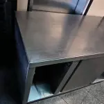LOTE 176 - BANCADA INOX COM PORTA. (NO ESTADO, NÃO SABEMOS SE FUNCIONA. LEILÃO NÃO TEM GARANTIA E NEM DEVOLUÇÃO).