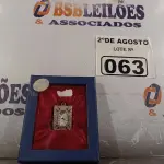 LOTE 063 - 01 RELÓGIO DE BOLSO ANALÓGICO. (NO ESTADO) ATENÇÃO! FAZER A VISITAÇÃO ANTES DE ARREMATAR, NÃO SABEMOS SE FUNCIONA. LEILÃO NÃO TEM GARANTIA E NEM DEVOLUÇÃO, SUJEITO A POSSÍVEIS AVARIAS VISÍVEIS/OCULTAS E/OU AUSÊNCIA DE COMPONENTES.