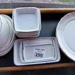 LOTE 250 - TRAVESSAS DE LOUÇA PARA SERVIR DIVERSOS TAMANHOS (LASANHA E OVAL) (NO ESTADO, NÃO SABEMOS SE FUNCIONA. LEILÃO NÃO TEM GARANTIA E NEM DEVOLUÇÃO).