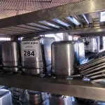LOTE 284 - CUBAS GN GASTRONORME ¼ FUNDAS COM TAMPA. (NO ESTADO, NÃO SABEMOS SE FUNCIONA. LEILÃO NÃO TEM GARANTIA E NEM DEVOLUÇÃO).