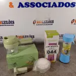 LOTE 044 - 01 TRITURADOR MULTIFUNCIONAL E 01 LIQUIDIFICADOR PORTÁTIL. (NOVO) (NO ESTADO) ATENÇÃO! FAZER A VISITAÇÃO ANTES DE ARREMATAR, NÃO SABEMOS SE FUNCIONA. LEILÃO NÃO TEM GARANTIA E NEM DEVOLUÇÃO, SUJEITO A POSSÍVEIS AVARIAS VISÍVEIS/OCULTAS E/OU AUSÊNCIA DE COMPONENTES.