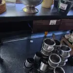LOTE 212 - BALCÃO EM MADEIRA, INOX E RODAS. (NO ESTADO, NÃO SABEMOS SE FUNCIONA. LEILÃO NÃO TEM GARANTIA E NEM DEVOLUÇÃO).