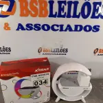 LOTE 034 - 01 CAIXA DE SOM KMS-1008. CARREGADOR POR INDUÇÃO PARA SMARTPHONE. (NOVO) (NÃO ACOMPANHA O SMARTPHONE) (NO ESTADO) ATENÇÃO! FAZER A VISITAÇÃO ANTES DE ARREMATAR, NÃO SABEMOS SE FUNCIONA. LEILÃO NÃO TEM GARANTIA E NEM DEVOLUÇÃO, SUJEITO A POSSÍVEIS AVARIAS VISÍVEIS/OCULTAS E/OU AUSÊNCIA DE COMPONENTES.