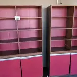 LOTE 180 - MÓVEL DE ARMÁRIO DE MADEIRA. (NO ESTADO, NÃO SABEMOS SE FUNCIONA. LEILÃO NÃO TEM GARANTIA E NEM DEVOLUÇÃO).