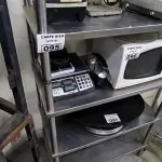 LOTE 095 - ESTANTE DE INOX. (NO ESTADO, NÃO SABEMOS SE FUNCIONA. LEILÃO NÃO TEM GARANTIA E NEM DEVOLUÇÃO).