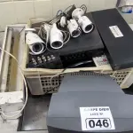 LOTE 046 - 01 EQUIPAMENTO DVR, 01 SUITE, TELEFONES, 04 CAMERAS, CALCULADORAS, 02 LÂMPADAS DE MOSQUITO. (NO ESTADO, NÃO SABEMOS SE FUNCIONA. LEILÃO NÃO TEM GARANTIA E NEM DEVOLUÇÃO).