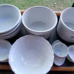 LOTE 258 - LOUÇAS PARA SERVIR DIVERSOS, BOWLS DE LOUÇA. (NO ESTADO, NÃO SABEMOS SE FUNCIONA. LEILÃO NÃO TEM GARANTIA E NEM DEVOLUÇÃO).