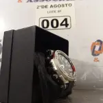 LOTE 004 - 01 RELÓGIO DE PULSO COM PULSEIRA PRETA. (NOVO) (NO ESTADO) ATENÇÃO! FAZER A VISITAÇÃO ANTES DE ARREMATAR, NÃO SABEMOS SE FUNCIONA. LEILÃO NÃO TEM GARANTIA E NEM DEVOLUÇÃO, SUJEITO A POSSÍVEIS AVARIAS VISÍVEIS/OCULTAS E/OU AUSÊNCIA DE COMPONENTES.