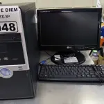 LOTE 048 - 1 COMPUTADOR (CPU,MONITOR E TECLADO). (NO ESTADO, NÃO SABEMOS SE FUNCIONA. LEILÃO NÃO TEM GARANTIA E NEM DEVOLUÇÃO).