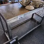 LOTE 179 - BANCADA DE INOX E GRANITO. (NO ESTADO, NÃO SABEMOS SE FUNCIONA. LEILÃO NÃO TEM GARANTIA E NEM DEVOLUÇÃO).