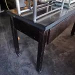 LOTE 168 - BALCÃO DE RODAS INOX E MADEIRA. (NO ESTADO, NÃO SABEMOS SE FUNCIONA. LEILÃO NÃO TEM GARANTIA E NEM DEVOLUÇÃO).