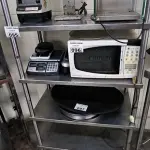 LOTE 095 - ESTANTE DE INOX. (NO ESTADO, NÃO SABEMOS SE FUNCIONA. LEILÃO NÃO TEM GARANTIA E NEM DEVOLUÇÃO).