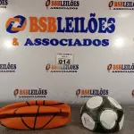 LOTE 014 - 02 BOLAS, SENDO 01 BASQUETE E 01 FUTEBOL. (NO ESTADO) ATENÇÃO! FAZER A VISITAÇÃO ANTES DE ARREMATAR, NÃO SABEMOS SE FUNCIONA. LEILÃO NÃO TEM GARANTIA E NEM DEVOLUÇÃO, SUJEITO A POSSÍVEIS AVARIAS VISÍVEIS/OCULTAS E/OU AUSÊNCIA DE COMPONENTES.
