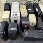 LOTE 045 - NOBREAK E ESTABILIZADORES DIVERSOS. (NO ESTADO, NÃO SABEMOS SE FUNCIONA. LEILÃO NÃO TEM GARANTIA E NEM DEVOLUÇÃO).