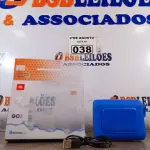 LOTE 038 - 01 CAIXA DE SOM NA COR AZUL CAMUFLADA. (NOVO) (NO ESTADO) ATENÇÃO! FAZER A VISITAÇÃO ANTES DE ARREMATAR, NÃO SABEMOS SE FUNCIONA. LEILÃO NÃO TEM GARANTIA E NEM DEVOLUÇÃO, SUJEITO A POSSÍVEIS AVARIAS VISÍVEIS/OCULTAS E/OU AUSÊNCIA DE COMPONENTES.
