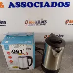 LOTE 061 - 01 CHALEIRA ELÉTRICA DE 2.3L. (NOVO) (NO ESTADO) ATENÇÃO! FAZER A VISITAÇÃO ANTES DE ARREMATAR, NÃO SABEMOS SE FUNCIONA. LEILÃO NÃO TEM GARANTIA E NEM DEVOLUÇÃO, SUJEITO A POSSÍVEIS AVARIAS VISÍVEIS/OCULTAS E/OU AUSÊNCIA DE COMPONENTES.