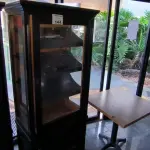LOTE 144 - CHARUTEIRA DE MADEIRA. (NO ESTADO, NÃO SABEMOS SE FUNCIONA. LEILÃO NÃO TEM GARANTIA E NEM DEVOLUÇÃO).