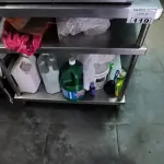 LOTE 119 - MESA DE INOX C/ PRATELEIRA. (NO ESTADO, NÃO SABEMOS SE FUNCIONA. LEILÃO NÃO TEM GARANTIA E NEM DEVOLUÇÃO).
