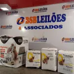 LOTE 161 - 01 TAPETE HIGIÊNICO PARA PET COM 30 UNIDADES E 02 PACOTES DE ABSORVENTES TAMANHO M COM 06 UNIDADES CADA PACOTE. (NOVO) (NO ESTADO) ATENÇÃO! FAZER A VISITAÇÃO ANTES DE ARREMATAR, NÃO SABEMOS SE FUNCIONA. LEILÃO NÃO TEM GARANTIA E NEM DEVOLUÇÃO, SUJEITO A POSSÍVEIS AVARIAS VISÍVEIS/OCULTAS E/OU AUSÊNCIA DE COMPONENTES.