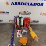 LOTE 307 - 01 LOTE COM VÁRIOS BRINQUEDOS PARA PET. (NOVO) (NO ESTADO) ATENÇÃO! FAZER A VISITAÇÃO ANTES DE ARREMATAR, NÃO SABEMOS SE FUNCIONA. LEILÃO NÃO TEM GARANTIA E NEM DEVOLUÇÃO, SUJEITO A POSSÍVEIS AVARIAS VISÍVEIS/OCULTAS E/OU AUSÊNCIA DE COMPONENTES.