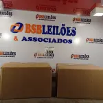 LOTE 380 - 02 CAIXAS COM ÁLCOOL EM GEL 70% COM HIDRATANTE 440G COM 12 FRASCOS CADA. (NO ESTADO) ATENÇÃO! FAZER A VISITAÇÃO ANTES DE ARREMATAR, NÃO SABEMOS SE FUNCIONA. LEILÃO NÃO TEM GARANTIA E NEM DEVOLUÇÃO, SUJEITO A POSSÍVEIS AVARIAS VISÍVEIS/OCULTAS E/OU AUSÊNCIA DE COMPONENTES.