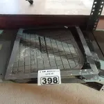 LOTE 398 - 01 LOTE COM VÁRIAS TAMPAS EM FERRO FUNDIDO. (NO ESTADO) ATENÇÃO! FAZER A VISITAÇÃO ANTES DE ARREMATAR, NÃO SABEMOS SE FUNCIONA. LEILÃO NÃO TEM GARANTIA E NEM DEVOLUÇÃO, SUJEITO A POSSÍVEIS AVARIAS VISÍVEIS/OCULTAS E/OU AUSÊNCIA DE COMPONENTES.