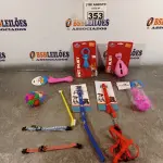 LOTE 353 - 01 LOTE COM COLEIRAS PARA CÃES TAMANHO P E BRINQUEDOS. (NOVO) (NO ESTADO) ATENÇÃO! FAZER A VISITAÇÃO ANTES DE ARREMATAR, NÃO SABEMOS SE FUNCIONA. LEILÃO NÃO TEM GARANTIA E NEM DEVOLUÇÃO, SUJEITO A POSSÍVEIS AVARIAS VISÍVEIS/OCULTAS E/OU AUSÊNCIA DE COMPONENTES.