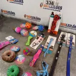 LOTE 338 - 01 LOTE COM VÁRIOS BRINQUEDOS PARA PET. (NOVO) (NO ESTADO) ATENÇÃO! FAZER A VISITAÇÃO ANTES DE ARREMATAR, NÃO SABEMOS SE FUNCIONA. LEILÃO NÃO TEM GARANTIA E NEM DEVOLUÇÃO, SUJEITO A POSSÍVEIS AVARIAS VISÍVEIS/OCULTAS E/OU AUSÊNCIA DE COMPONENTES.