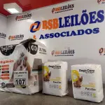 LOTE 107 - 01 TAPETE HIGIÊNICO PARA PET COM 30 UNIDADES E 02 PACOTES DE ABSORVENTES TAMANHO G COM 06 UNIDADES CADA PACOTE. (NOVO) (NO ESTADO) ATENÇÃO! FAZER A VISITAÇÃO ANTES DE ARREMATAR, NÃO SABEMOS SE FUNCIONA. LEILÃO NÃO TEM GARANTIA E NEM DEVOLUÇÃO, SUJEITO A POSSÍVEIS AVARIAS VISÍVEIS/OCULTAS E/OU AUSÊNCIA DE COMPONENTES.