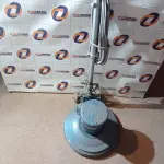LOTE 374 - 01 ENCERADEIRA INDUSTRIAL. (NO ESTADO) ATENÇÃO! FAZER A VISITAÇÃO ANTES DE ARREMATAR, NÃO SABEMOS SE FUNCIONA. LEILÃO NÃO TEM GARANTIA E NEM DEVOLUÇÃO, SUJEITO A POSSÍVEIS AVARIAS VISÍVEIS/OCULTAS E/OU AUSÊNCIA DE COMPONENTES.