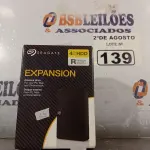 LOTE 139 - 01 HD ESTERNO 4TB EXPANSIÓN HDD. (NOVO) (NO ESTADO) ATENÇÃO! FAZER A VISITAÇÃO ANTES DE ARREMATAR, NÃO SABEMOS SE FUNCIONA. LEILÃO NÃO TEM GARANTIA E NEM DEVOLUÇÃO, SUJEITO A POSSÍVEIS AVARIAS VISÍVEIS/OCULTAS E/OU AUSÊNCIA DE COMPONENTES.