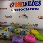 LOTE 346 - 01 LOTE COM BEBEDOUROS PARA PASSARINHO E COMEDOUROS PARA GATOS. (NO ESTADO) ATENÇÃO! FAZER A VISITAÇÃO ANTES DE ARREMATAR, NÃO SABEMOS SE FUNCIONA. LEILÃO NÃO TEM GARANTIA E NEM DEVOLUÇÃO, SUJEITO A POSSÍVEIS AVARIAS VISÍVEIS/OCULTAS E/OU AUSÊNCIA DE COMPONENTES.