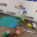 LOTE 323 - 01 LOTE COM VÁRIOS BRINQUEDOS PARA PET. (NOVO) (NO ESTADO) ATENÇÃO! FAZER A VISITAÇÃO ANTES DE ARREMATAR, NÃO SABEMOS SE FUNCIONA. LEILÃO NÃO TEM GARANTIA E NEM DEVOLUÇÃO, SUJEITO A POSSÍVEIS AVARIAS VISÍVEIS/OCULTAS E/OU AUSÊNCIA DE COMPONENTES.