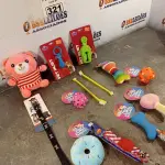 LOTE 321 - 01 LOTE COM VÁRIOS BRINQUEDOS PARA PET. (NOVO) (NO ESTADO) ATENÇÃO! FAZER A VISITAÇÃO ANTES DE ARREMATAR, NÃO SABEMOS SE FUNCIONA. LEILÃO NÃO TEM GARANTIA E NEM DEVOLUÇÃO, SUJEITO A POSSÍVEIS AVARIAS VISÍVEIS/OCULTAS E/OU AUSÊNCIA DE COMPONENTES.