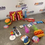 LOTE 327 - 01 LOTE COM VÁRIOS BRINQUEDOS PARA PET. (NOVO) (NO ESTADO) ATENÇÃO! FAZER A VISITAÇÃO ANTES DE ARREMATAR, NÃO SABEMOS SE FUNCIONA. LEILÃO NÃO TEM GARANTIA E NEM DEVOLUÇÃO, SUJEITO A POSSÍVEIS AVARIAS VISÍVEIS/OCULTAS E/OU AUSÊNCIA DE COMPONENTES.